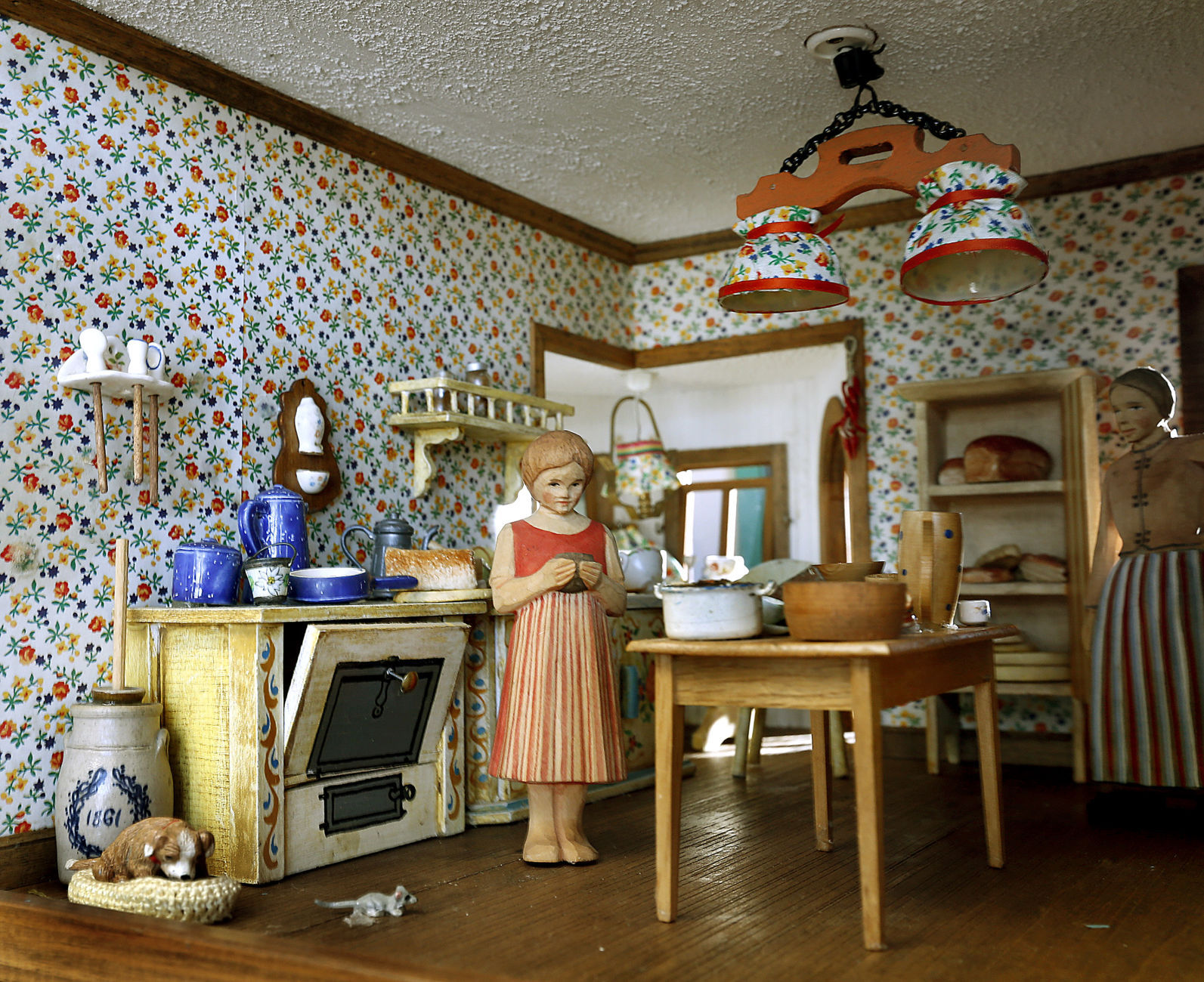 010318-doll-house-001